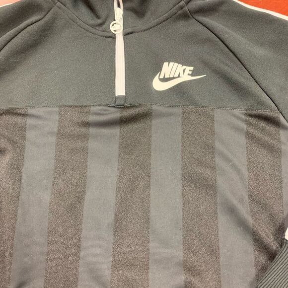 Nike Black on Black Striped Cropped Zip Jacket sz S EUC - Picture 1 of 5
